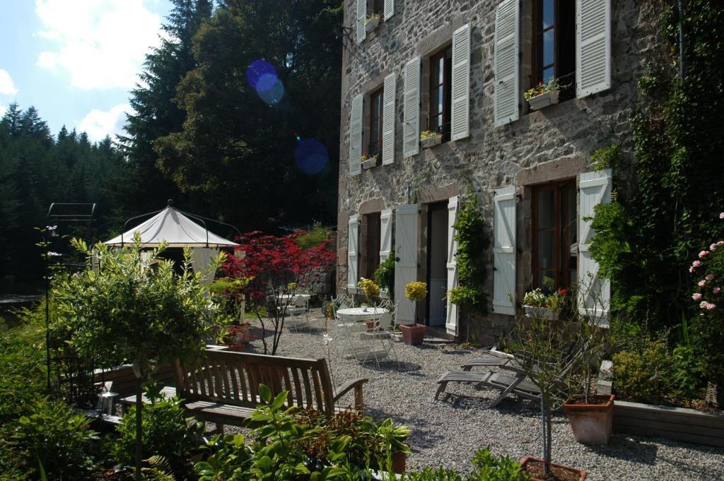 Bed and Breakfast Le Moulin Des Farges Meymac Exterior foto